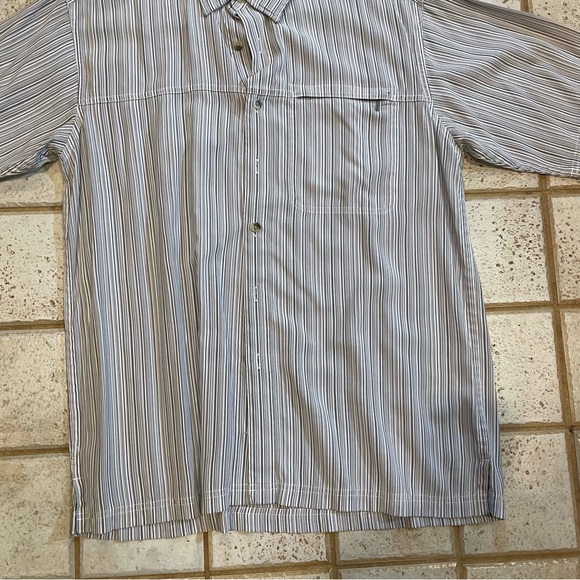 Grey North face short sleeve button up shirt. - Picture 10 of 12